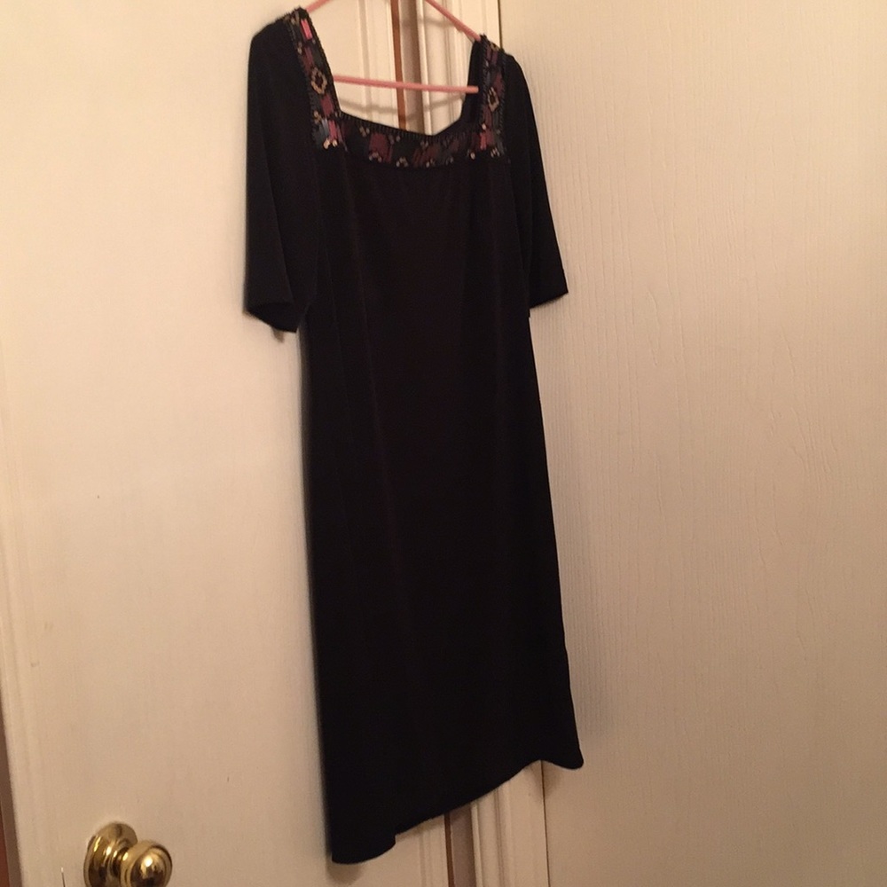 Dress - Picture 3 of 4